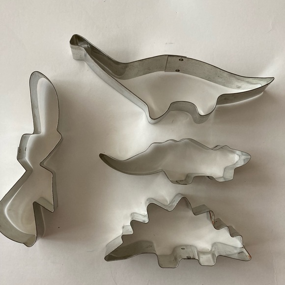 Bakeware Cookies Cutter Set 9 Dino cookie cutter plus Halloween cookies 9 items - Picture 2 of 7